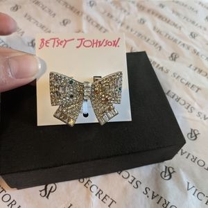 BUNDLE 🌹Betsey Johnson Large Bow Ring! Set of 3 Pearl Chokers Bonus Gift 🌹
